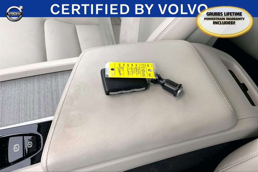 Certified 2023 Volvo XC60 B5 Plus w/ Climate Package image 13