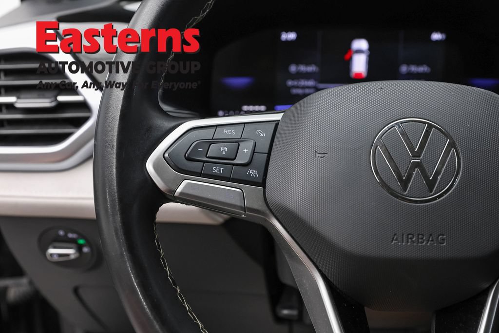 Used 2025 Volkswagen Taos SE FWD image 16