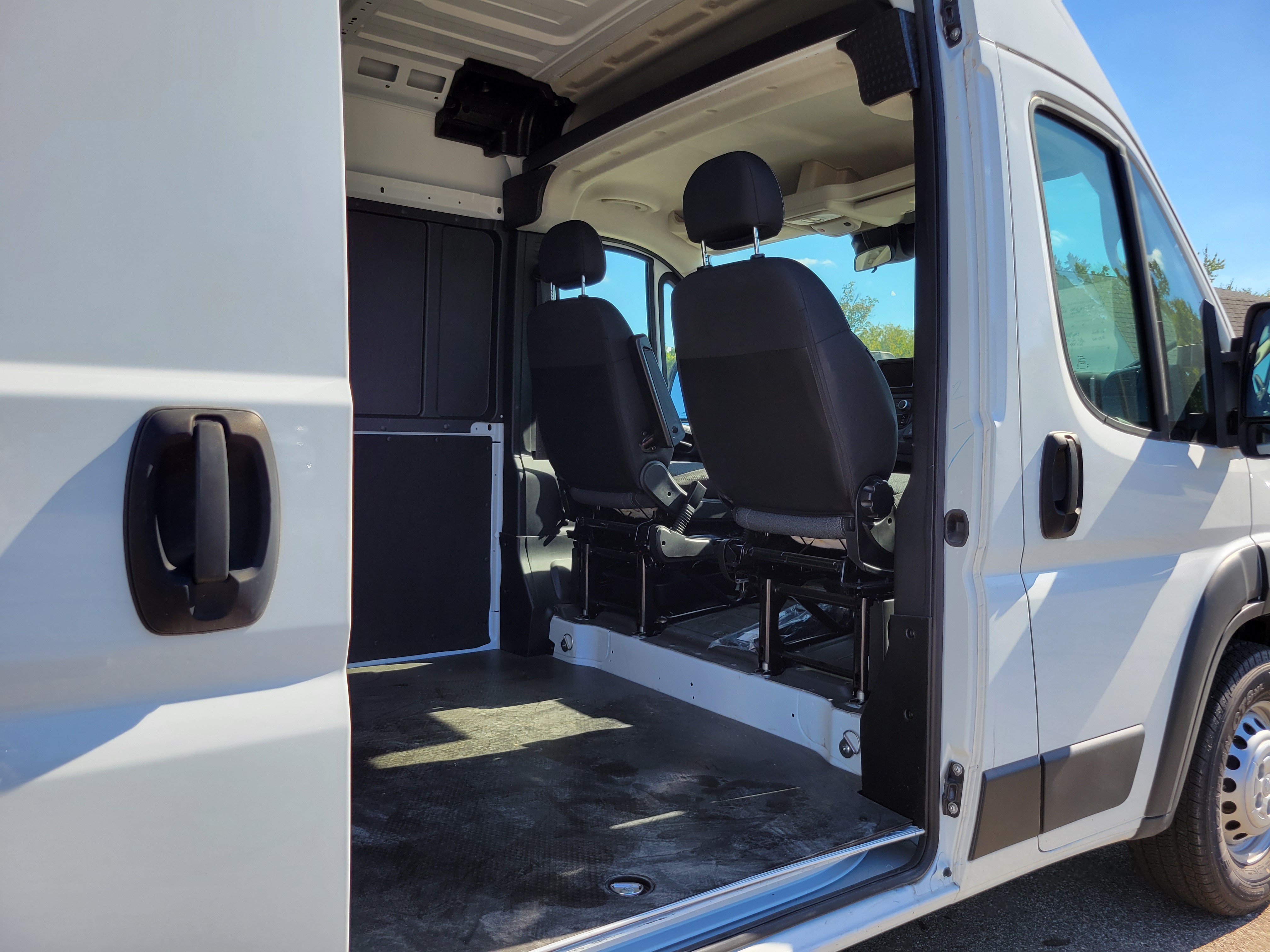 Used 2025 RAM ProMaster 2500 w/ Convenience Group FWD image 18