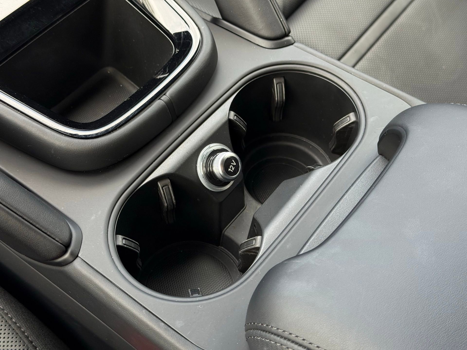 Used 2025 Porsche Cayenne Coupe image 23