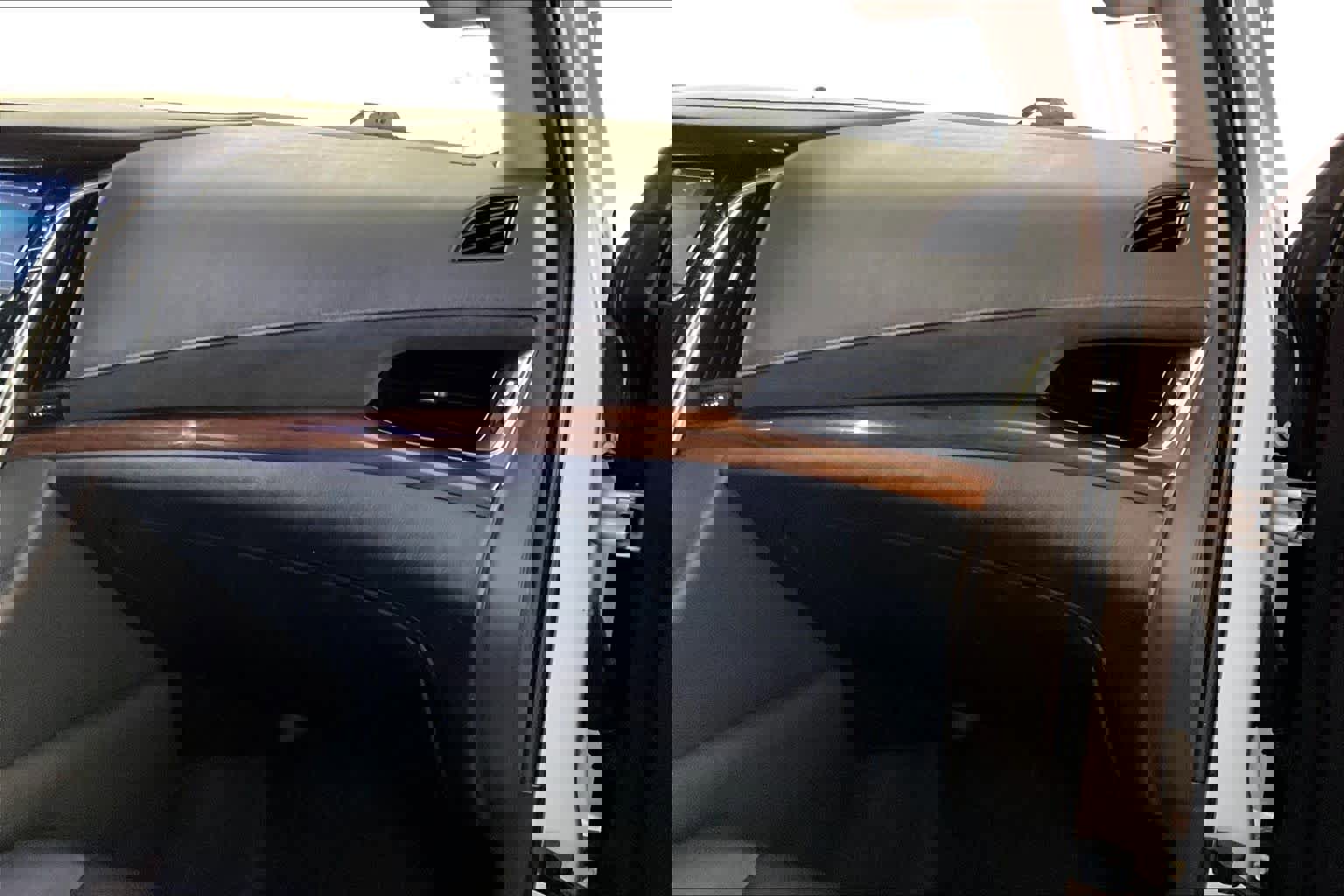 Used 2019 Cadillac Escalade ESV Premium Luxury image 17