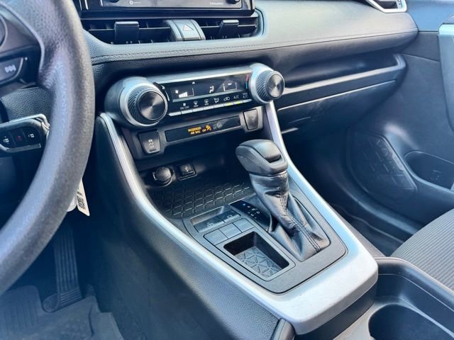 Used 2021 Toyota RAV4 LE image 10