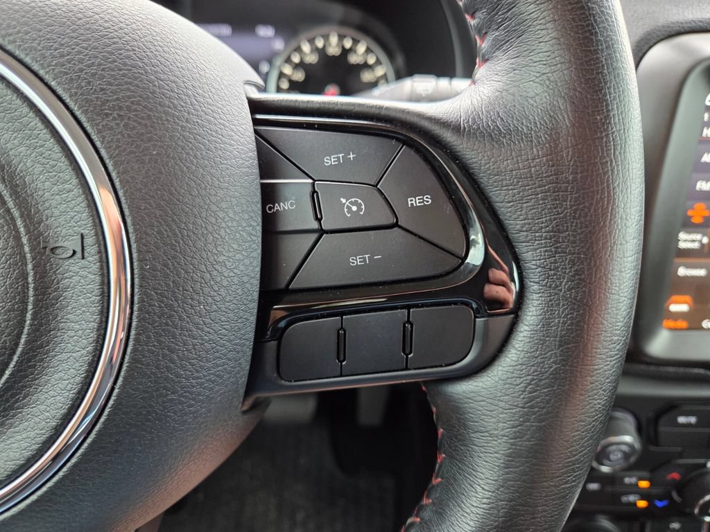 Used 2022 Jeep Renegade Trailhawk AWD/4WD image 30