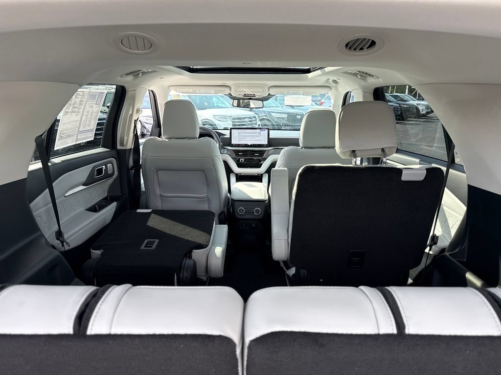 Used 2025 Ford Explorer Platinum w/ LUX Leather Package AWD/4WD image 16