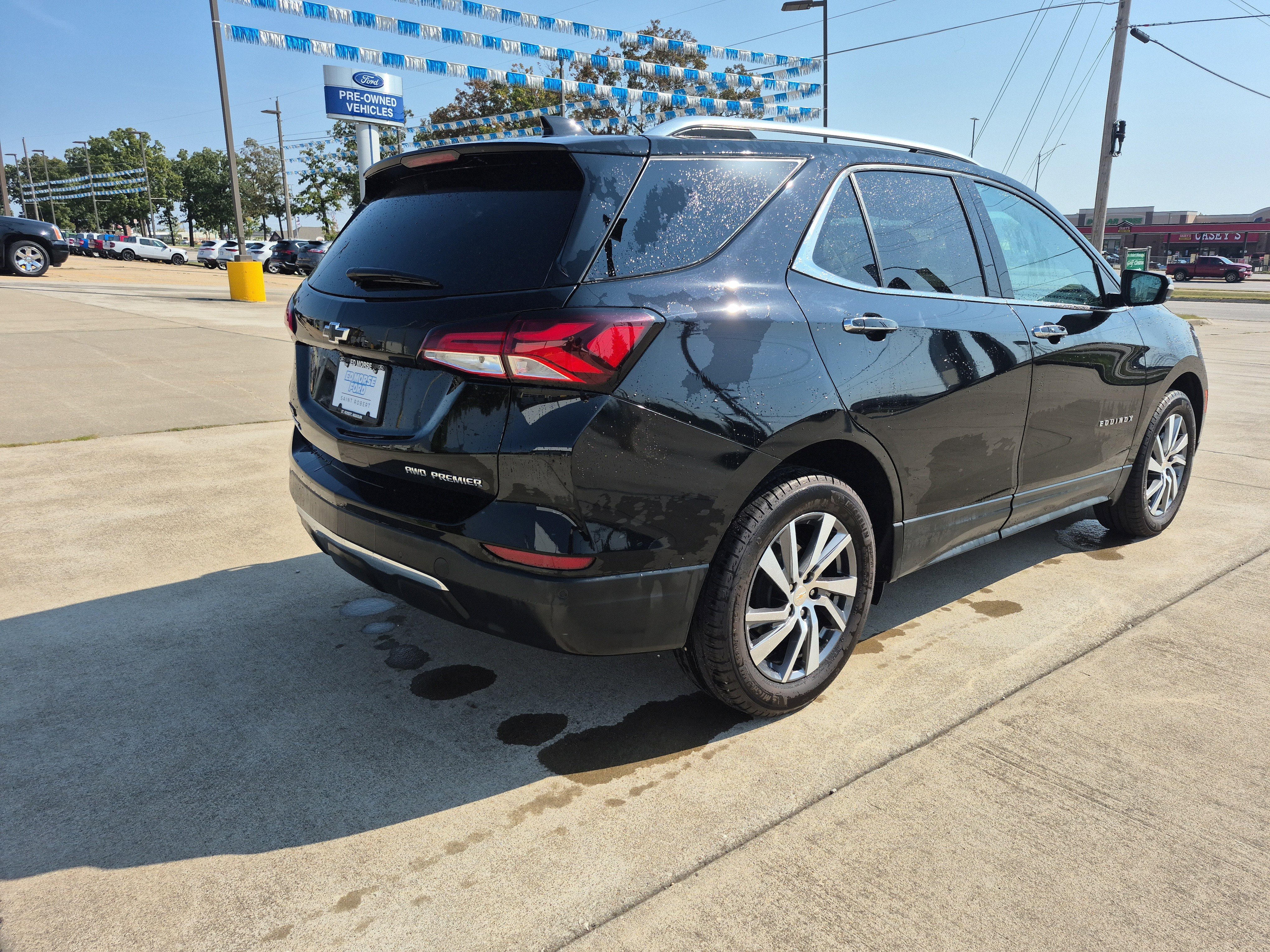 Used 2023 Chevrolet Equinox Premier image 3