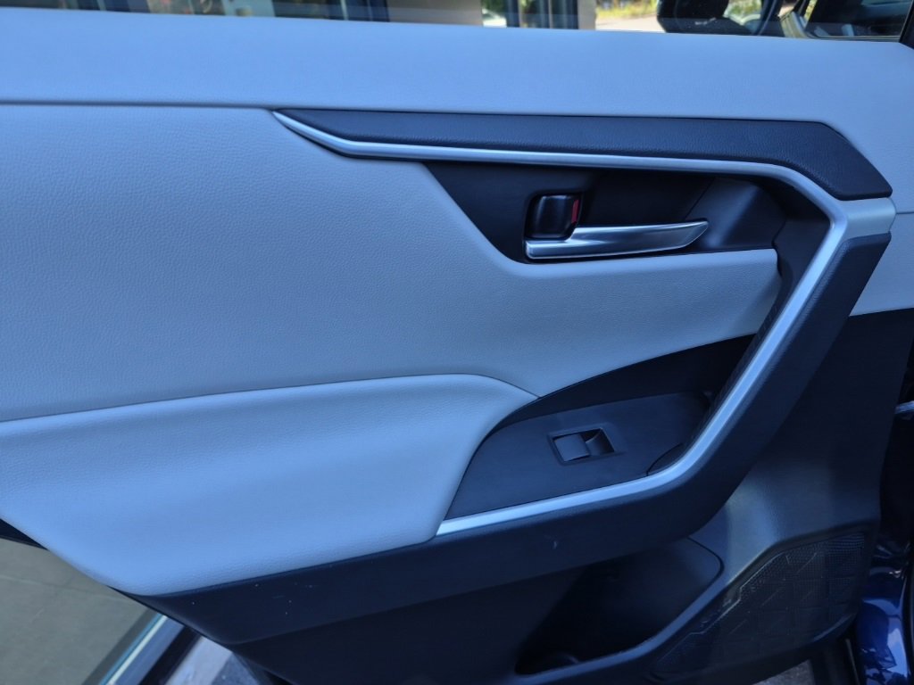 Used 2021 Toyota RAV4 XLE image 16