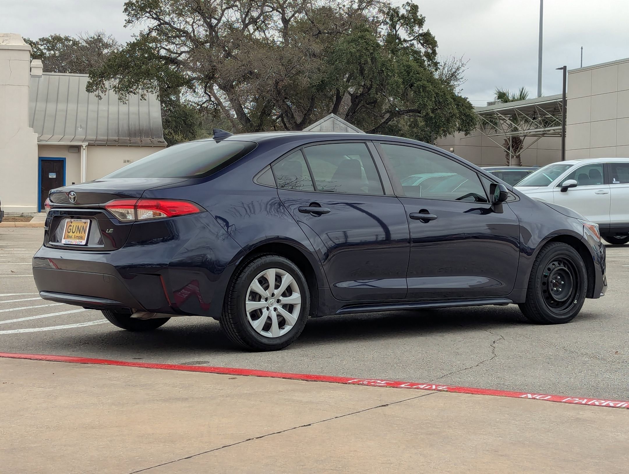 Used 2021 Toyota Corolla LE w/ Carpet Mat Package (TMS) image 4