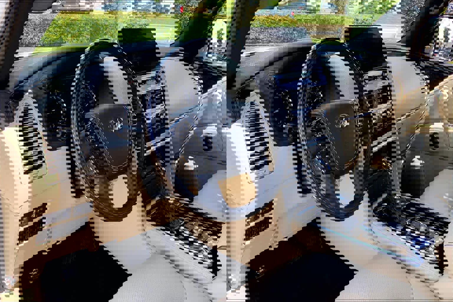 Used 2024 INFINITI QX80 Sensory w/ Cargo Package image 17