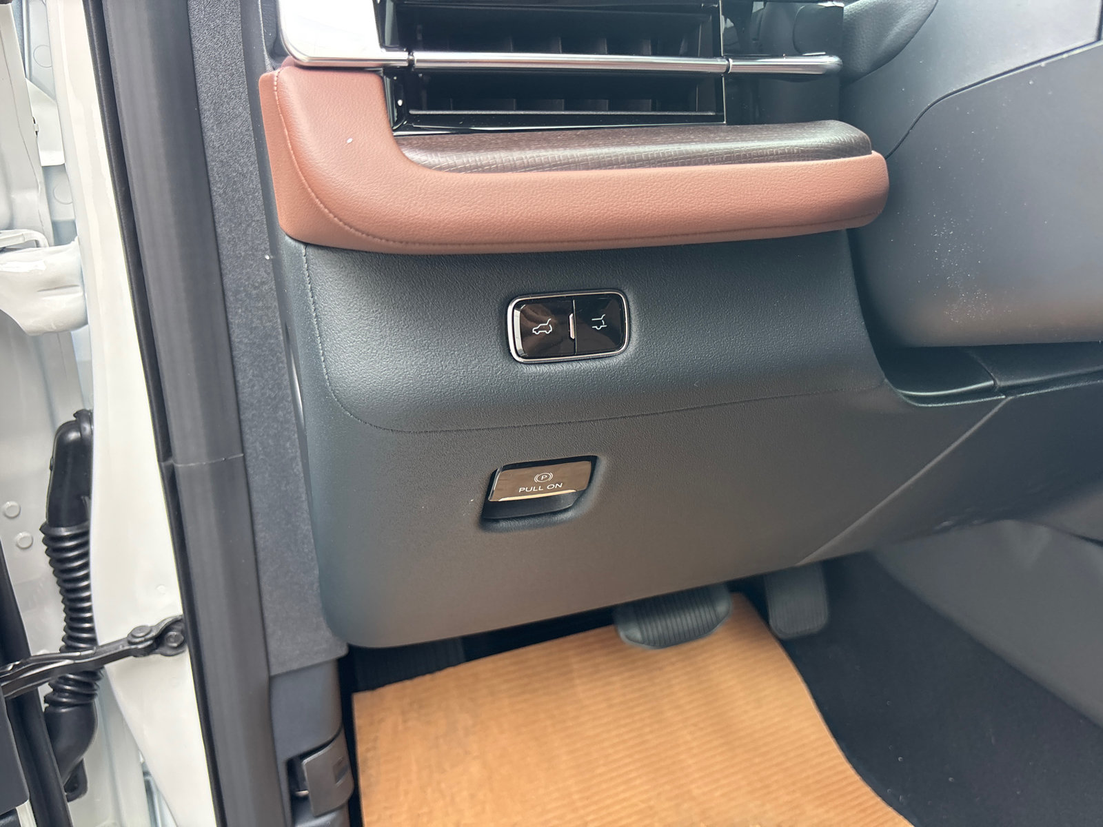New 2026 Lincoln Navigator L Reserve AWD/4WD image 13