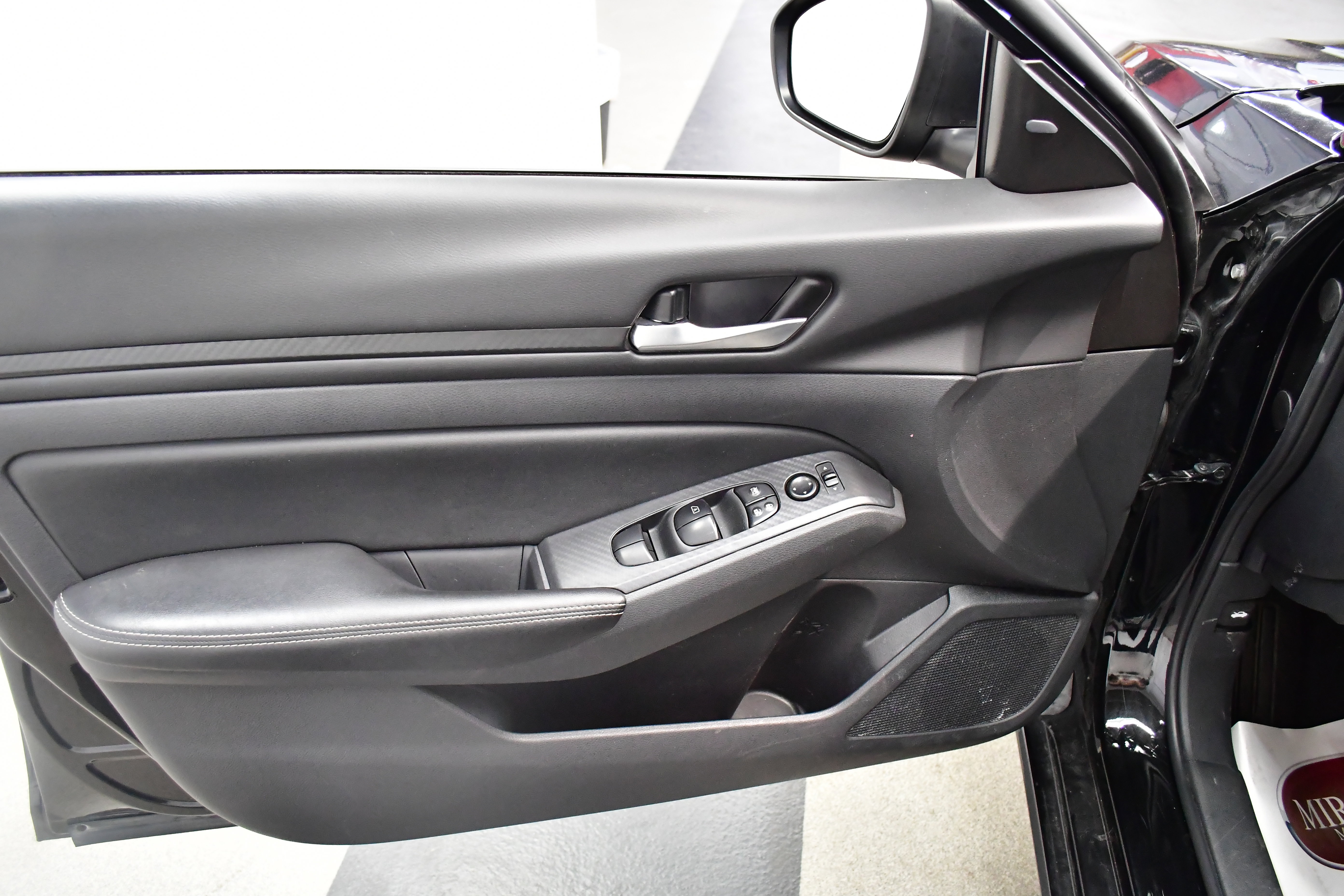 Used 2025 Nissan Altima 2.5 SV FWD image 16