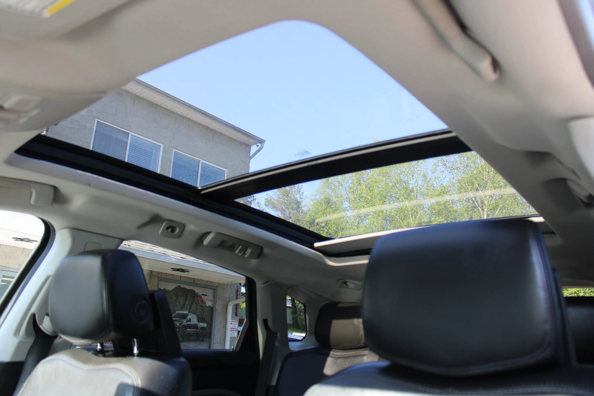 Used 2010 Cadillac SRX Premium FWD image 26