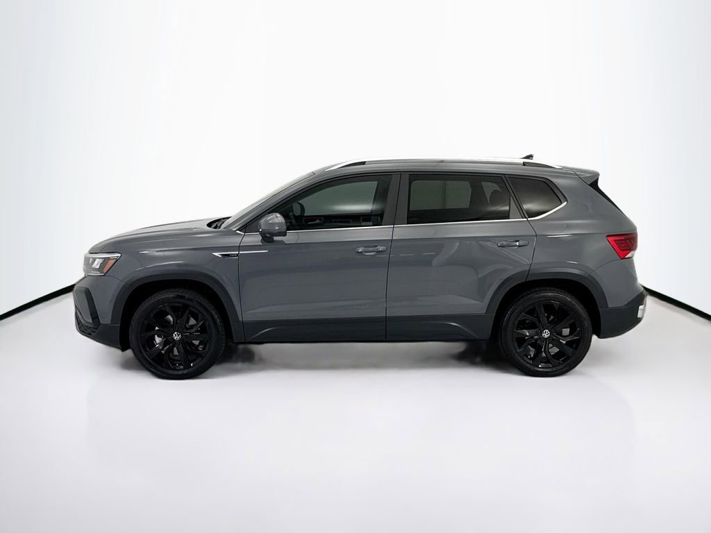 Used 2023 Volkswagen Taos SE w/ Black Wheel Package FWD image 8