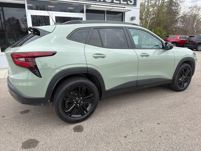 Certified 2025 Chevrolet Trax ACTIV w/ Sunroof Package FWD image 3