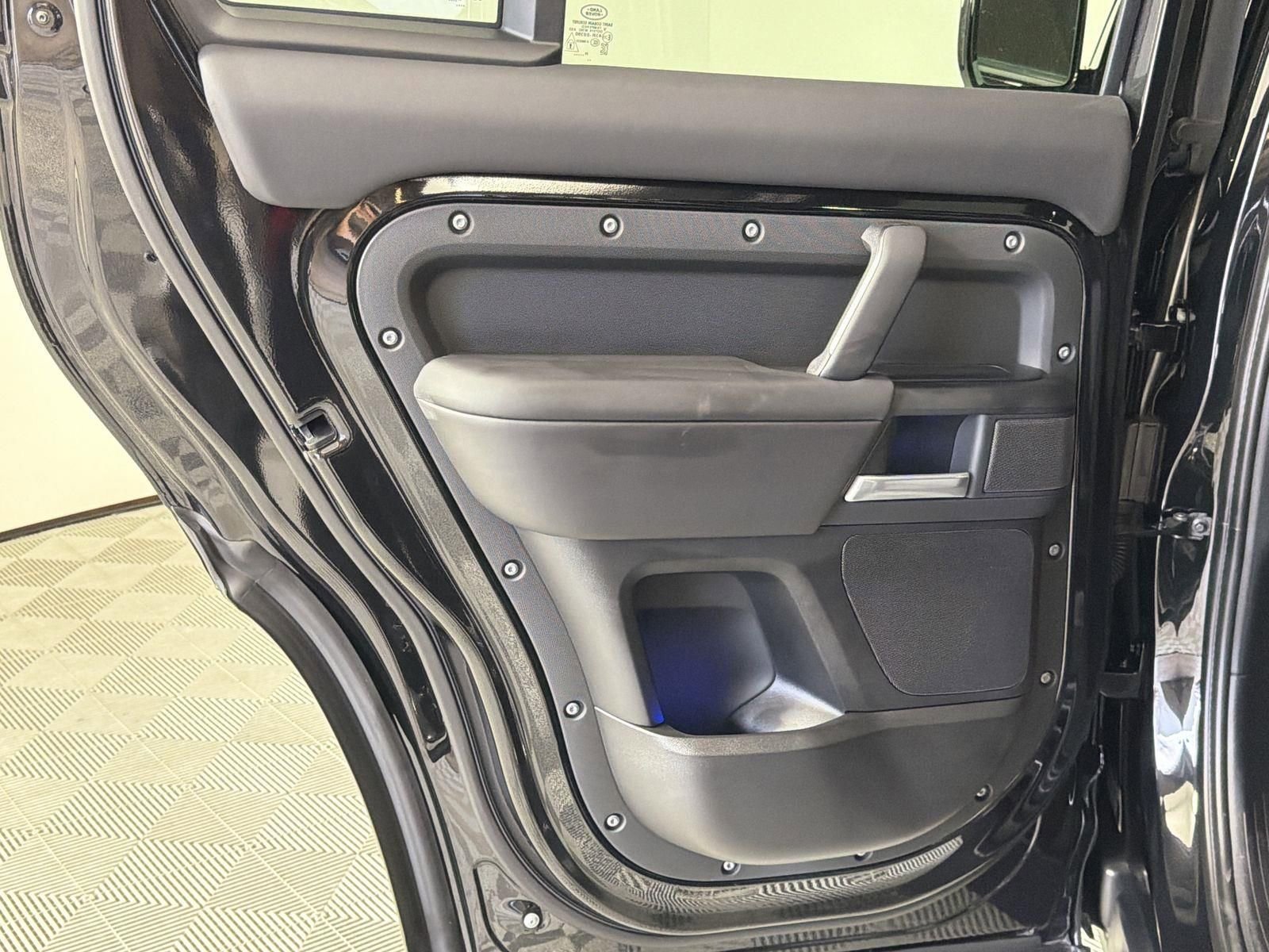 New 2026 Land Rover Defender 110 X-Dynamic SE image 25