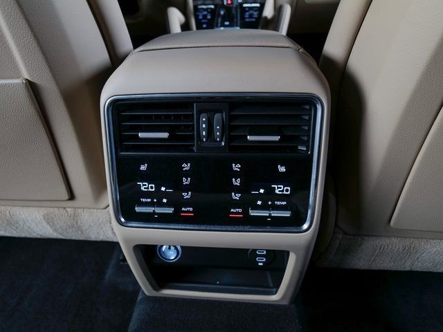 Certified 2023 Porsche Cayenne Platinum Edition image 24