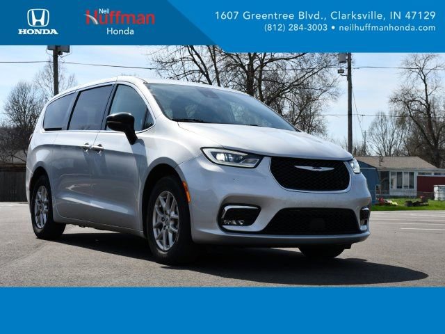 Used 2024 Chrysler Pacifica Touring-L