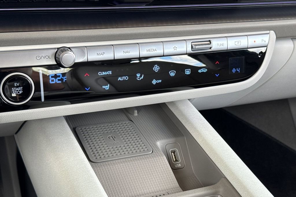 Used 2023 Hyundai Ioniq 6 SEL image 18