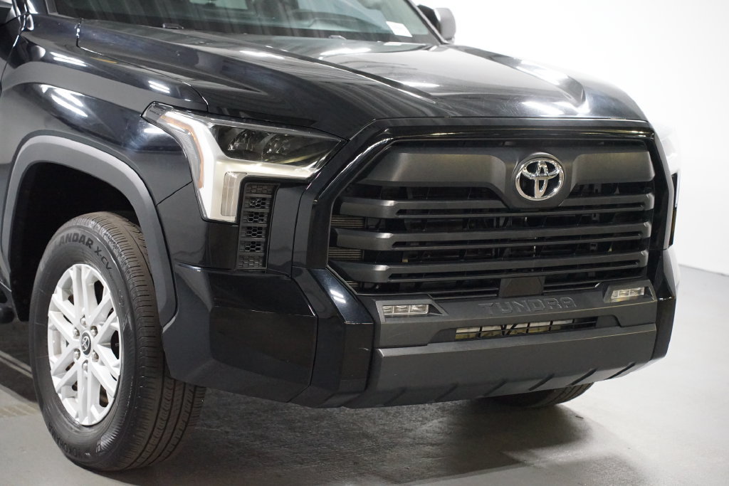 Used 2022 Toyota Tundra SR5 AWD/4WD image 4