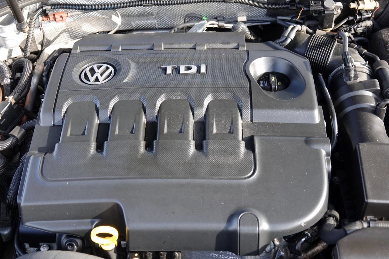 Used 2015 Volkswagen Passat TDI SE FWD image 89