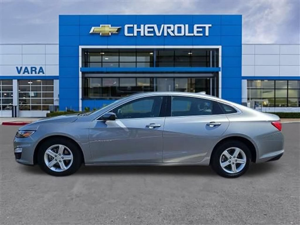 Used 2024 Chevrolet Malibu LT FWD image 2