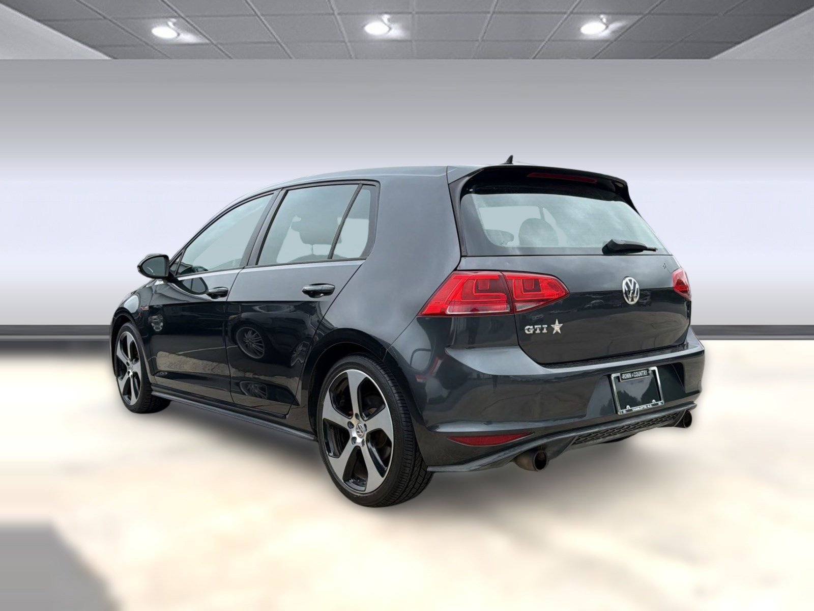 Used 2018 Volkswagen GTI SE w/ SE Leather Package FWD image 3