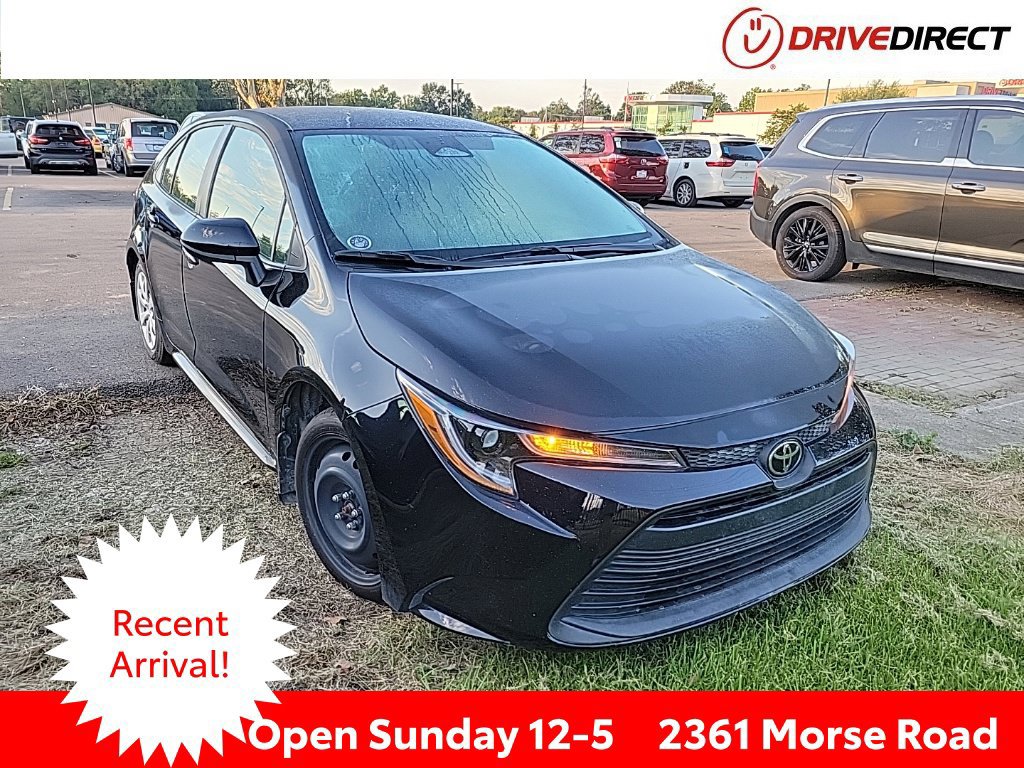 Used 2025 Toyota Corolla LE FWD image 1