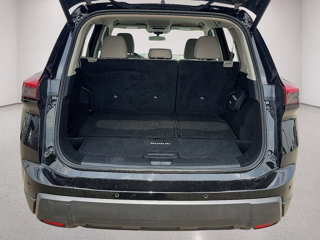 Used 2025 Nissan Rogue SV FWD image 8