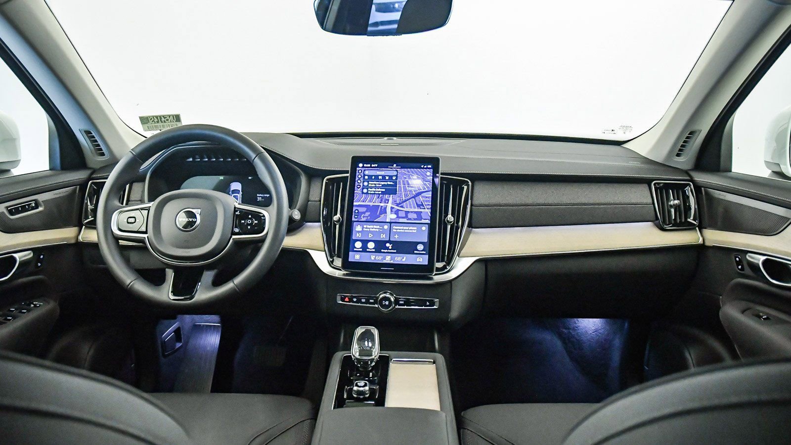 Used 2025 Volvo XC90 T8 Plus w/ Protection Package Premier image 14