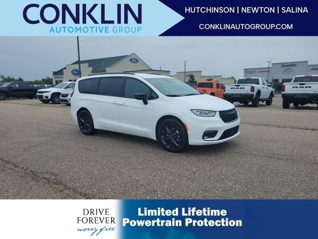 New 2026 Chrysler Pacifica Select w/ S Appearance Package FWD image 1