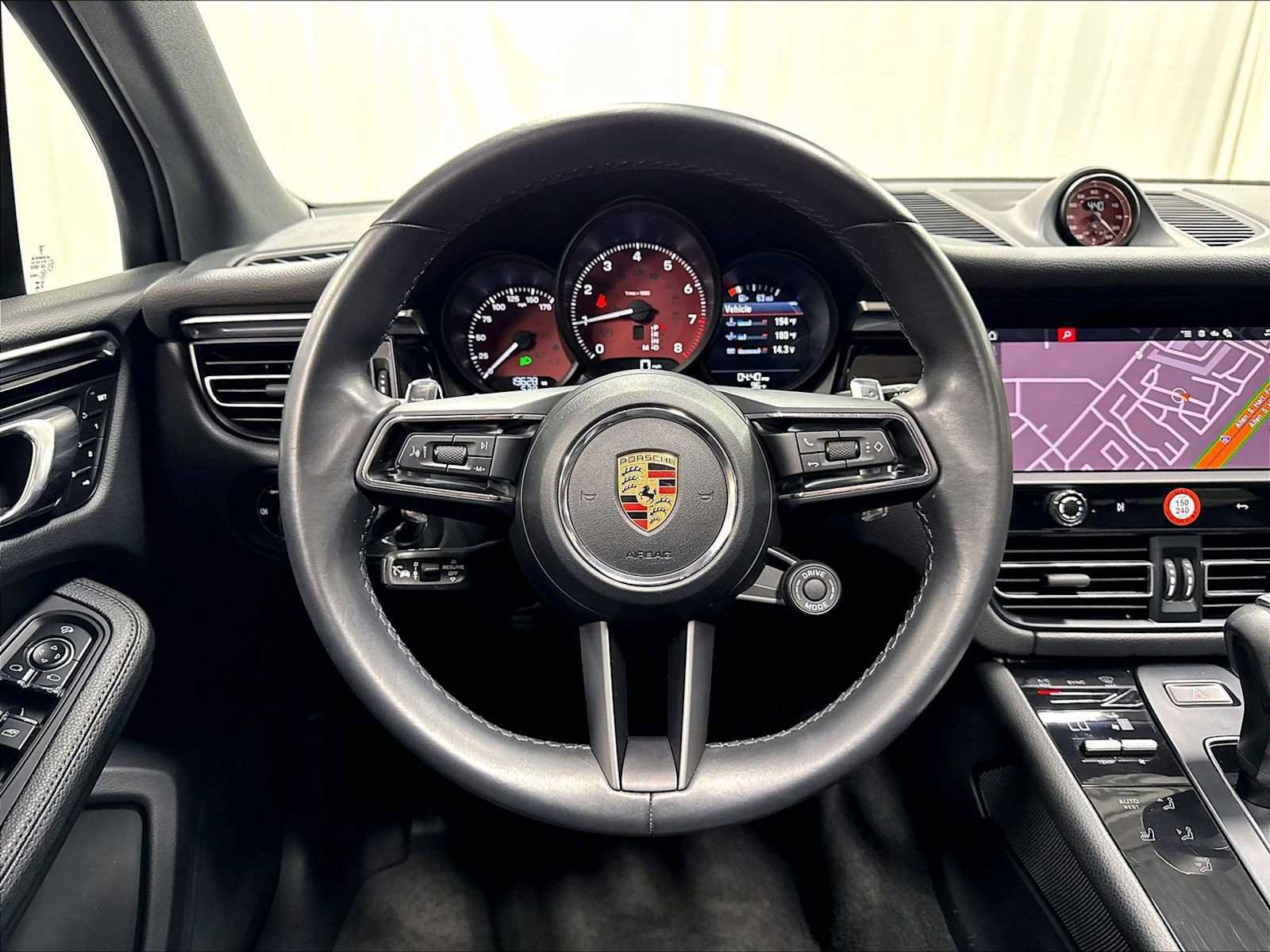 Used 2023 Porsche Macan AWD/4WD image 17