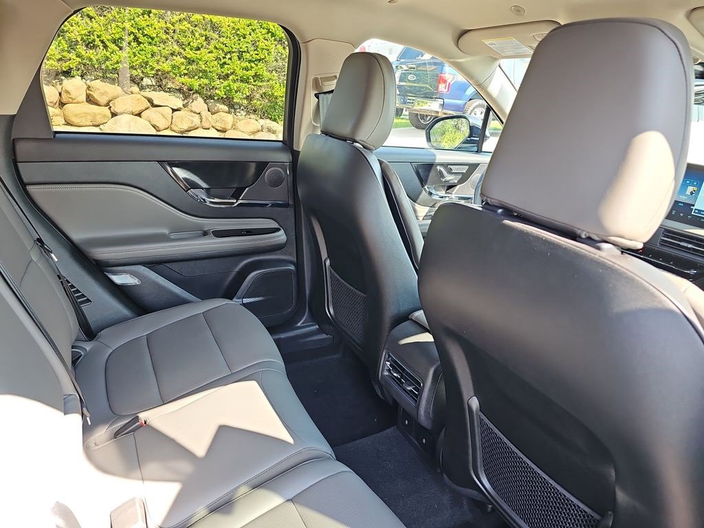 New 2025 Lincoln Corsair Reserve image 17