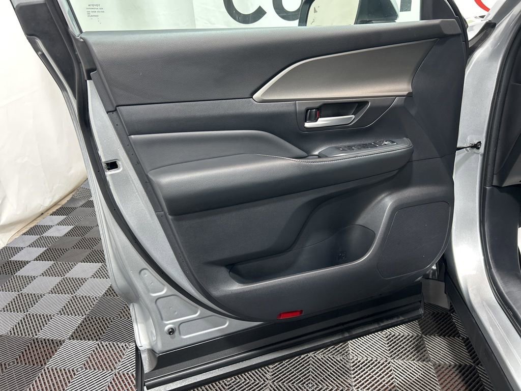 Used 2025 Toyota Grand Highlander AWD image 20