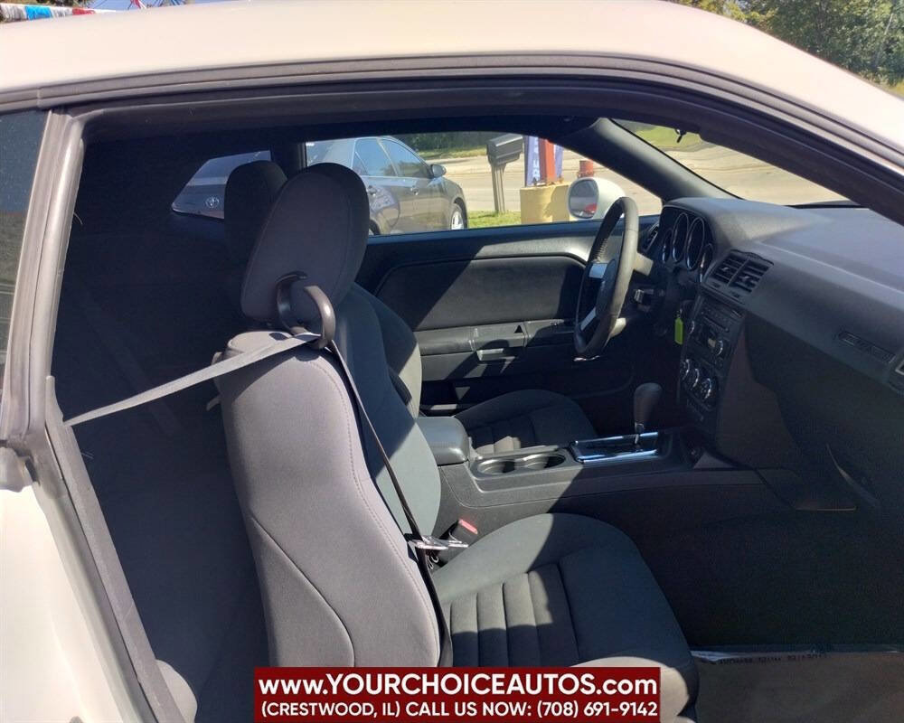 Used 2010 Dodge Challenger SE image 16