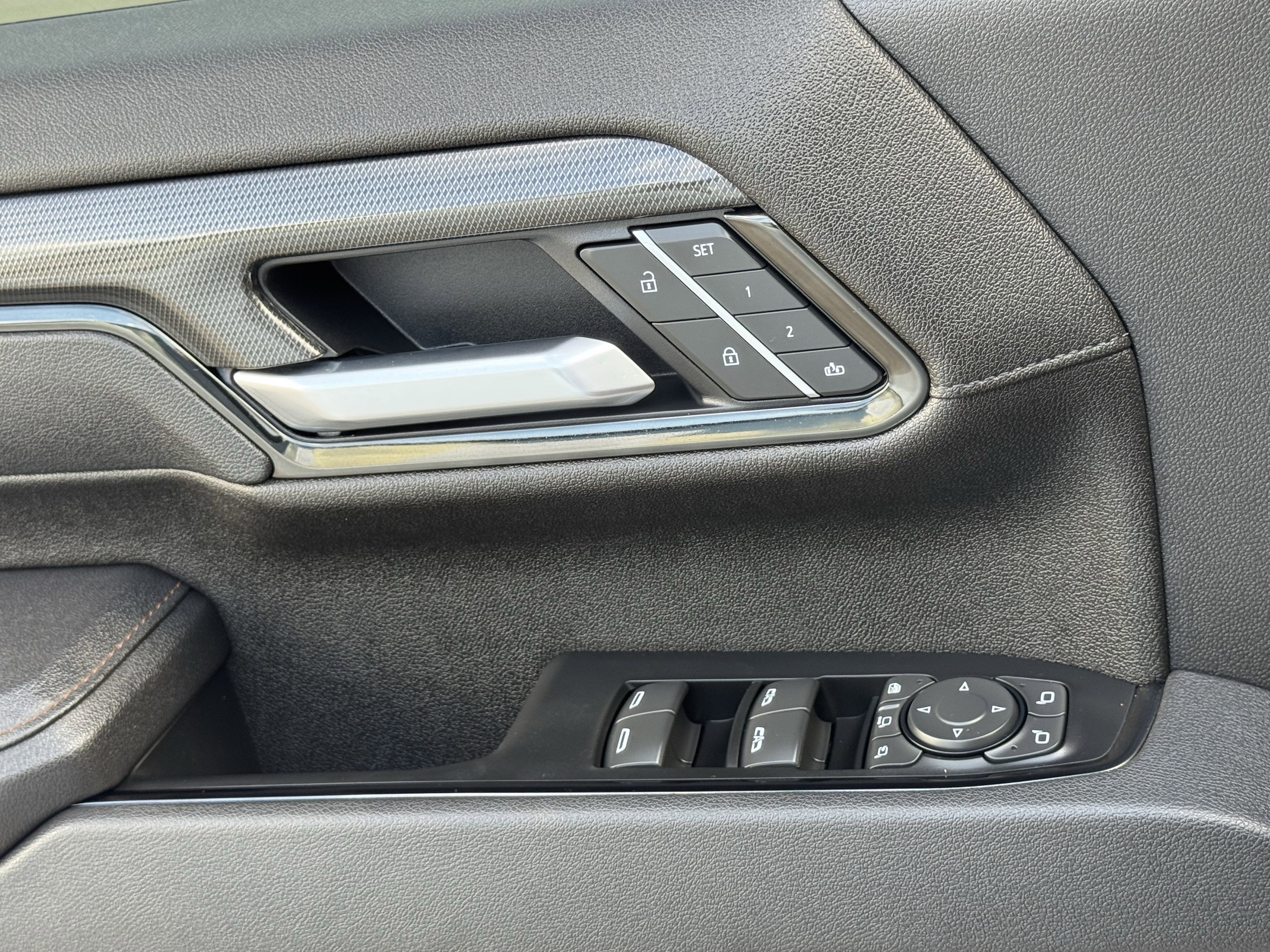 Used 2025 GMC Sierra 3500 AT4 image 26