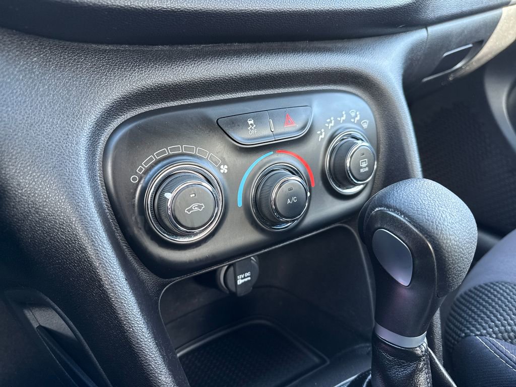 Used 2015 Dodge Dart SXT image 29