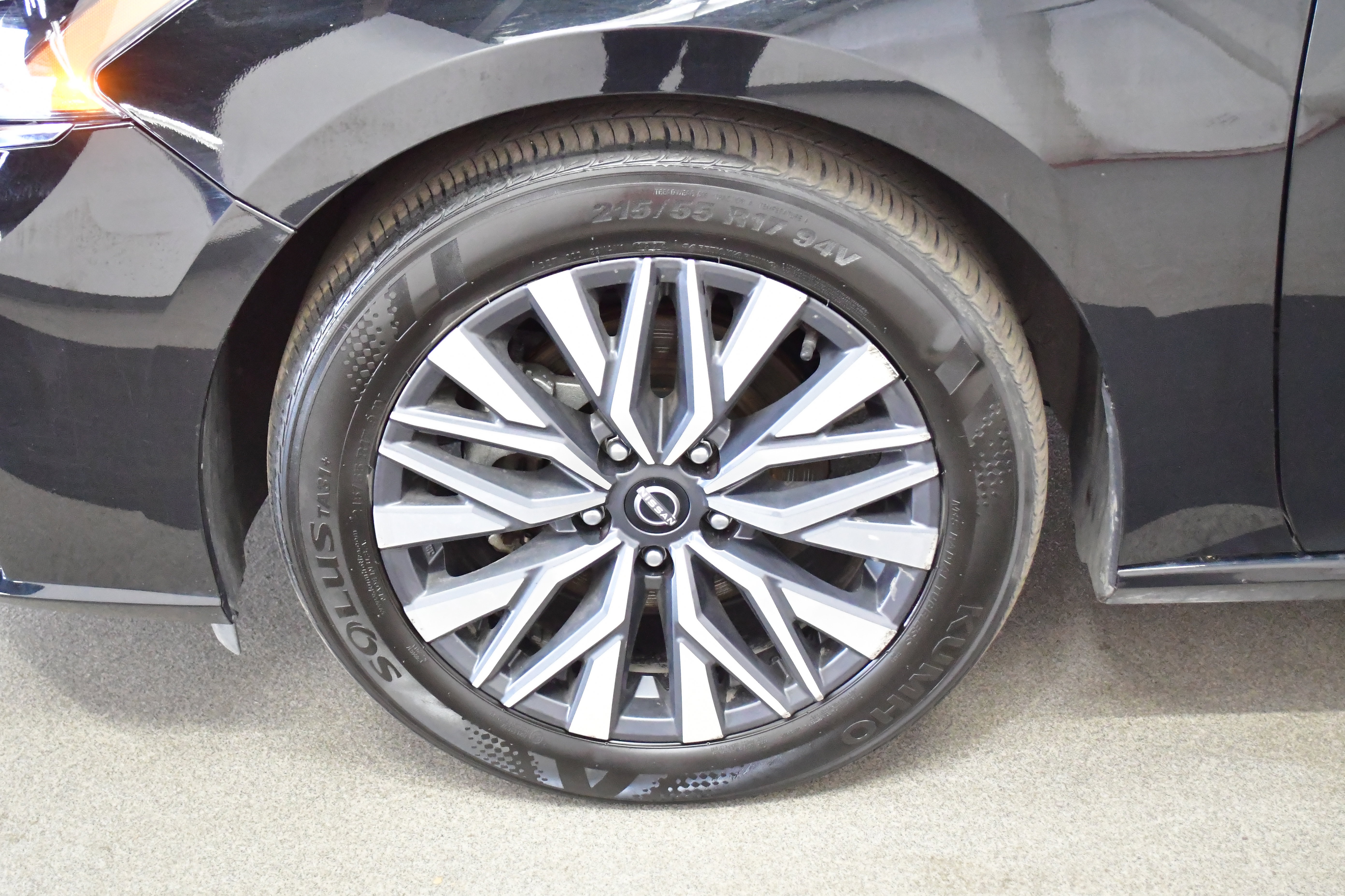 Used 2025 Nissan Altima 2.5 SV FWD image 35