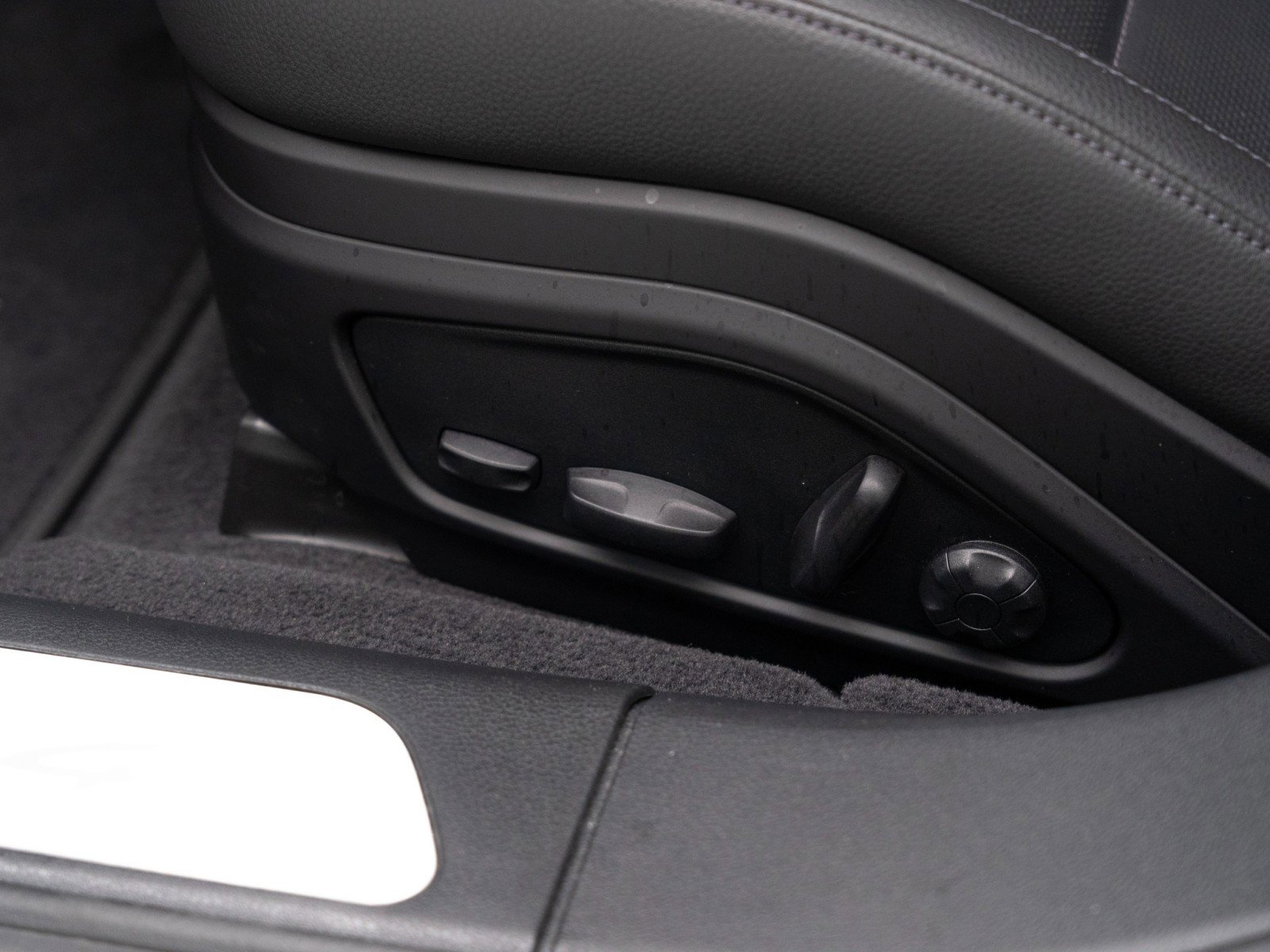 Used 2025 Porsche Panamera 4 image 16