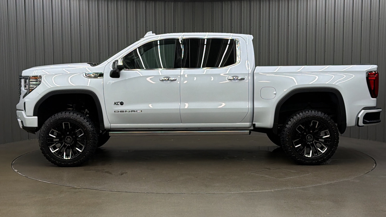 Used 2026 GMC Sierra 1500 Denali w/ Denali Reserve Package AWD/4WD image 2
