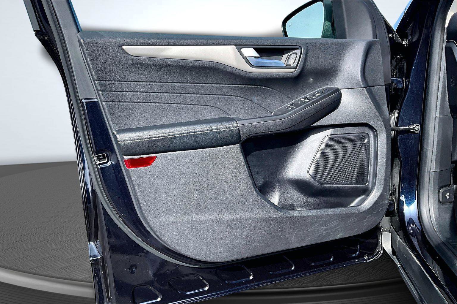 Used 2021 Ford Escape SE w/ SE Sport Appearance Package image 24