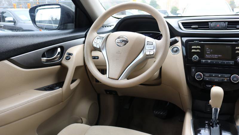 Used 2015 Nissan Rogue SV image 18