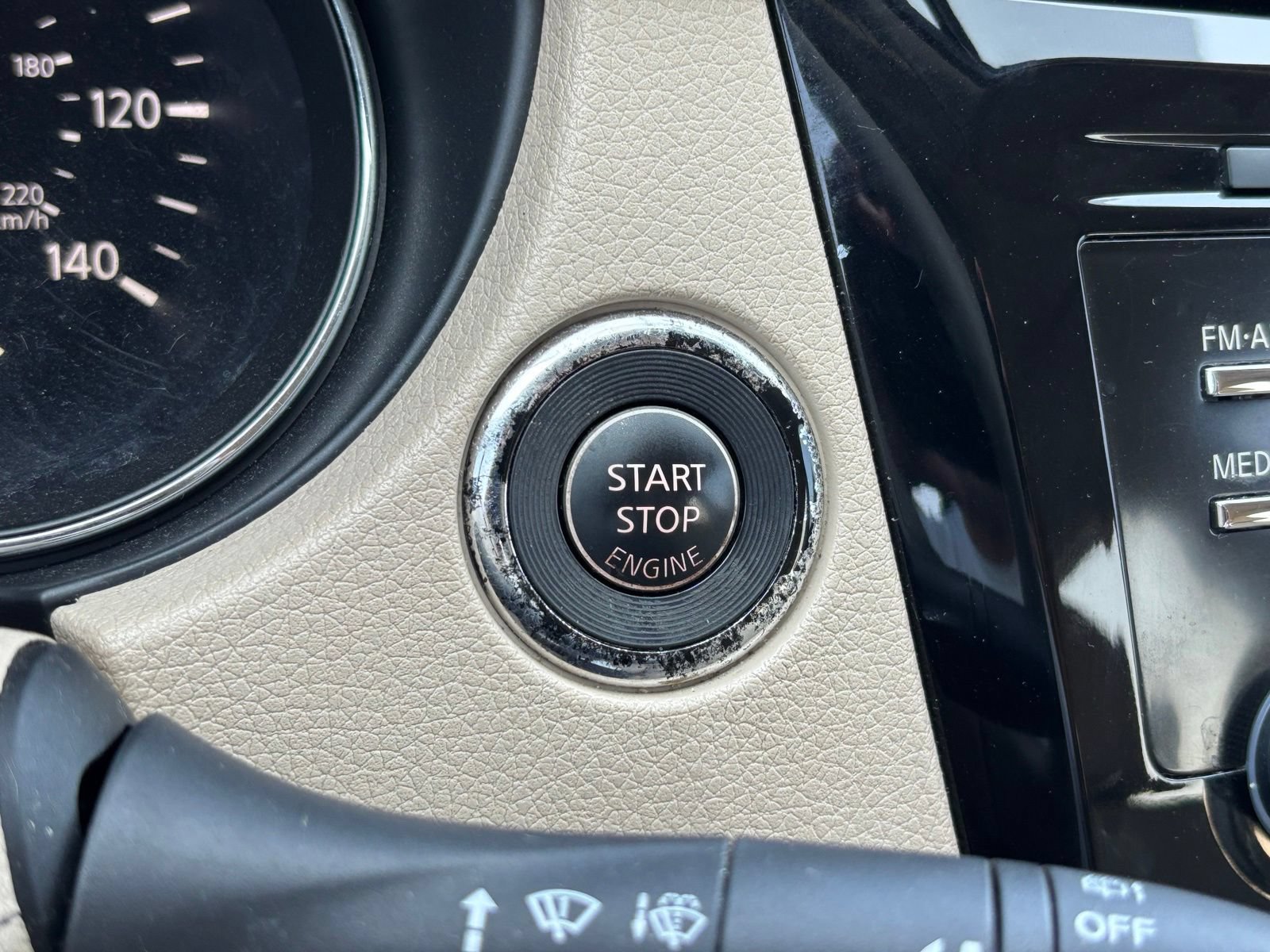 Used 2014 Nissan Rogue SV FWD image 9