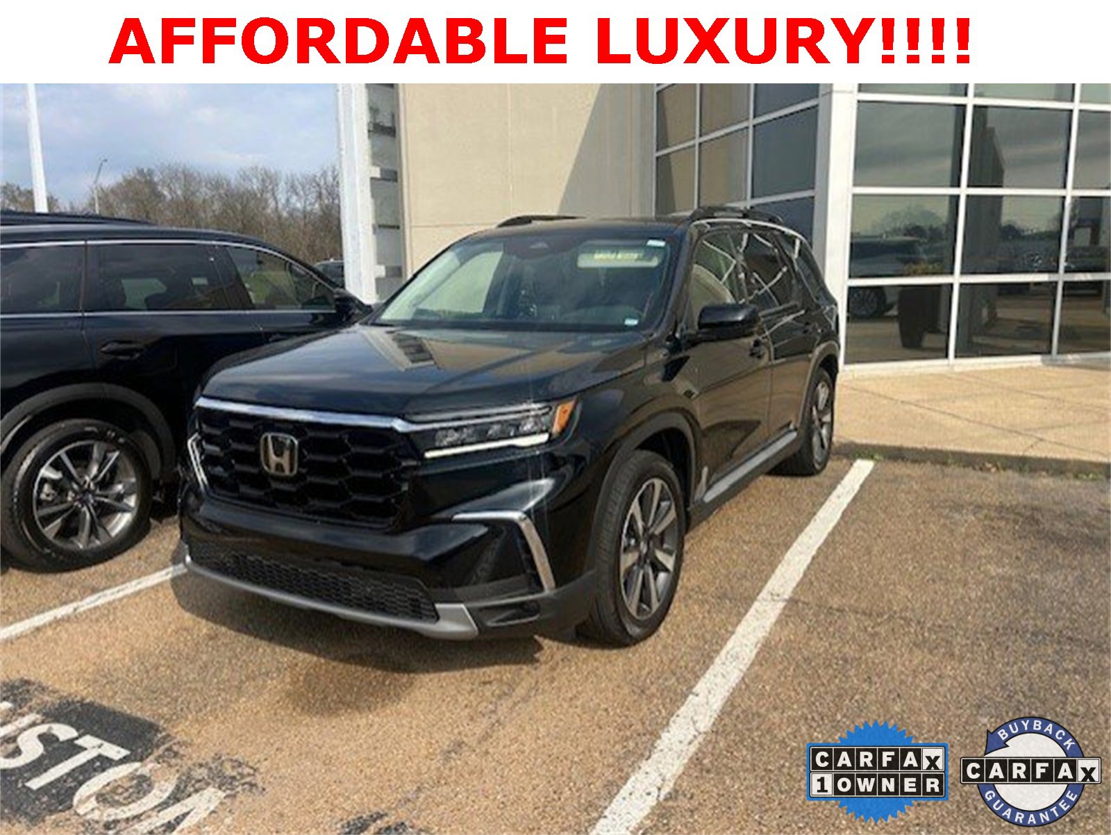 Used 2023 Honda Pilot Touring image 1