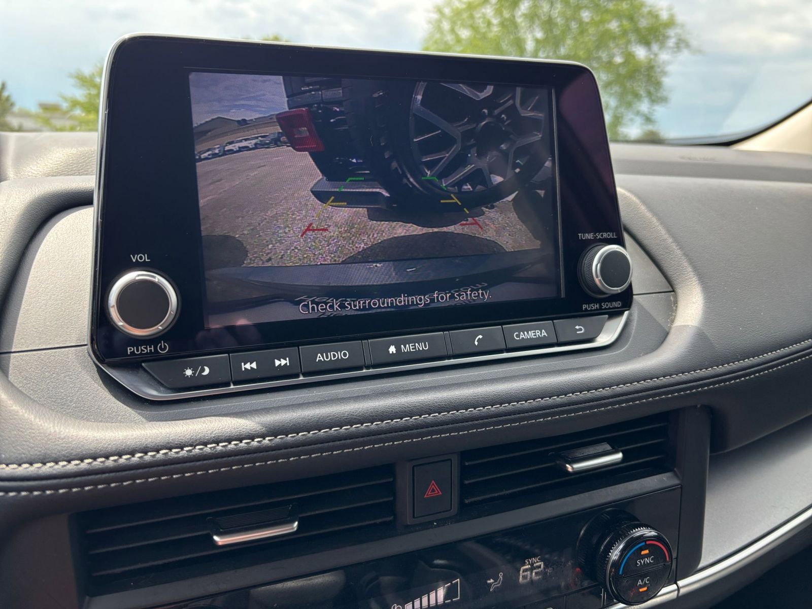 Used 2025 Nissan Rogue SV FWD image 25
