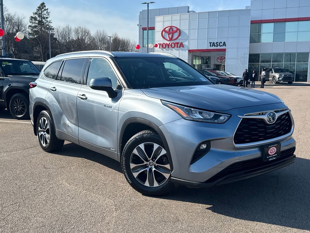 Used 2020 Toyota Highlander XLE AWD/4WD image 1
