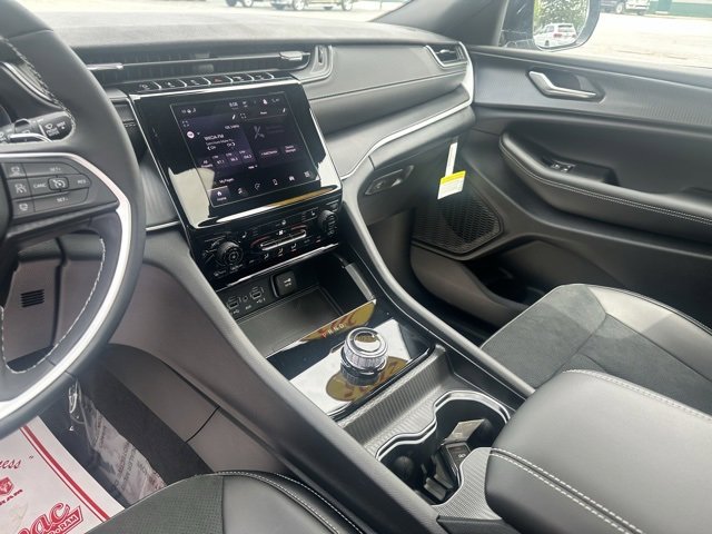 New 2025 Jeep Grand Cherokee L Altitude image 21