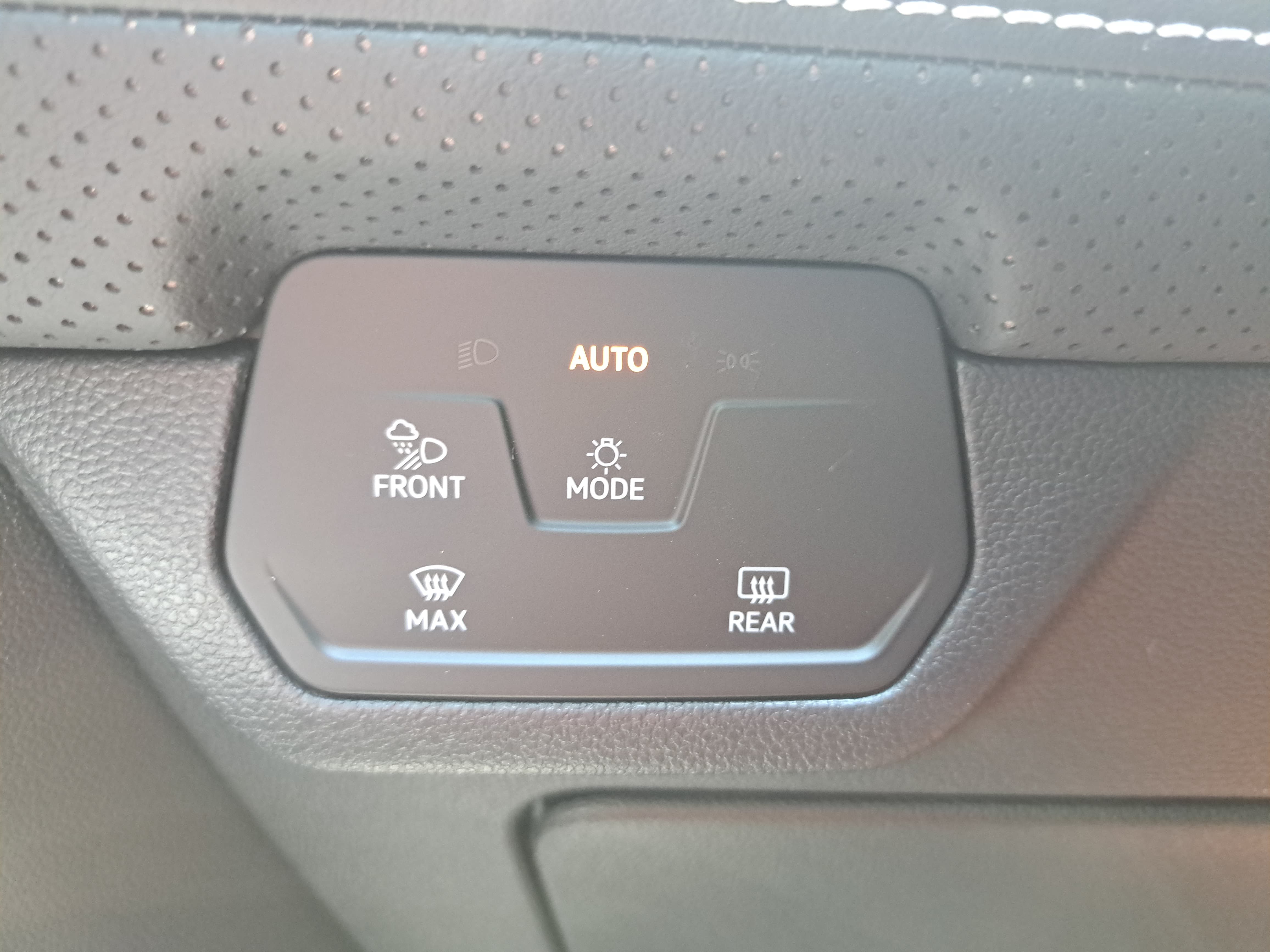 New 2026 Volkswagen Atlas SE FWD image 27