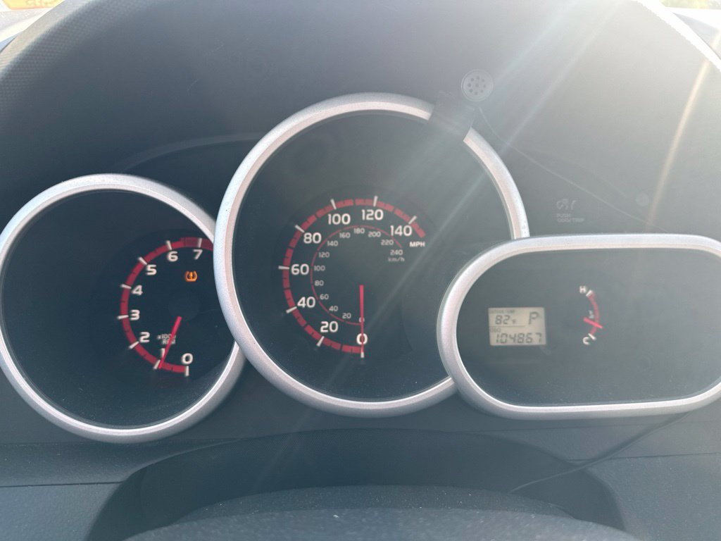Used 2010 Pontiac Vibe AWD w/ Preferred Package image 12