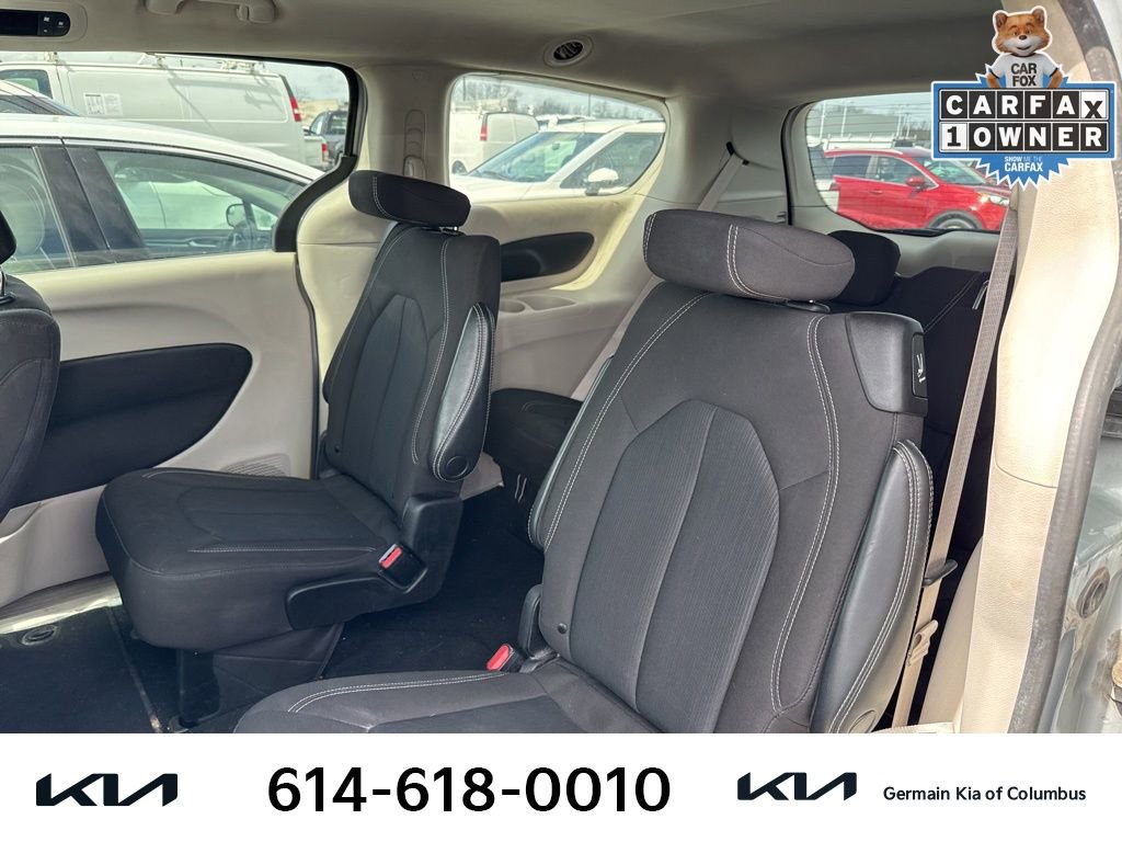 Used 2023 Chrysler Voyager LX image 10