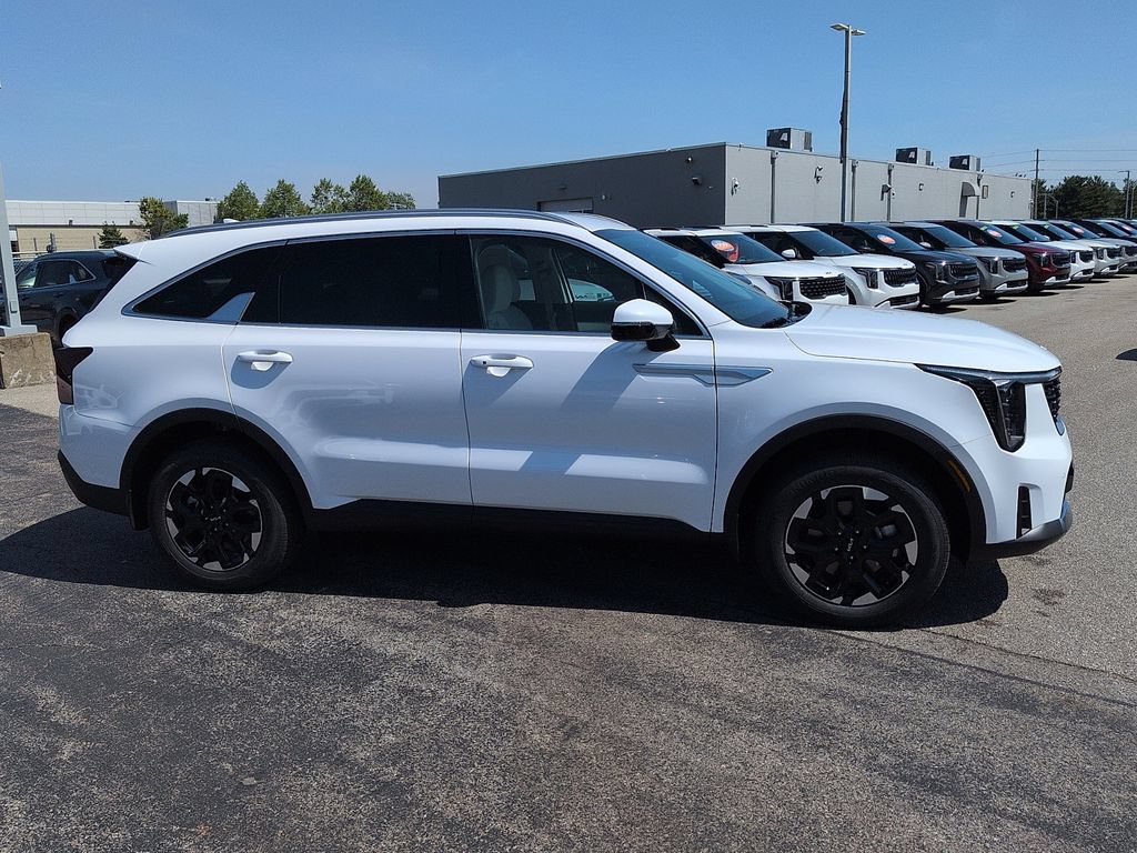 New 2026 Kia Sorento S AWD/4WD image 2