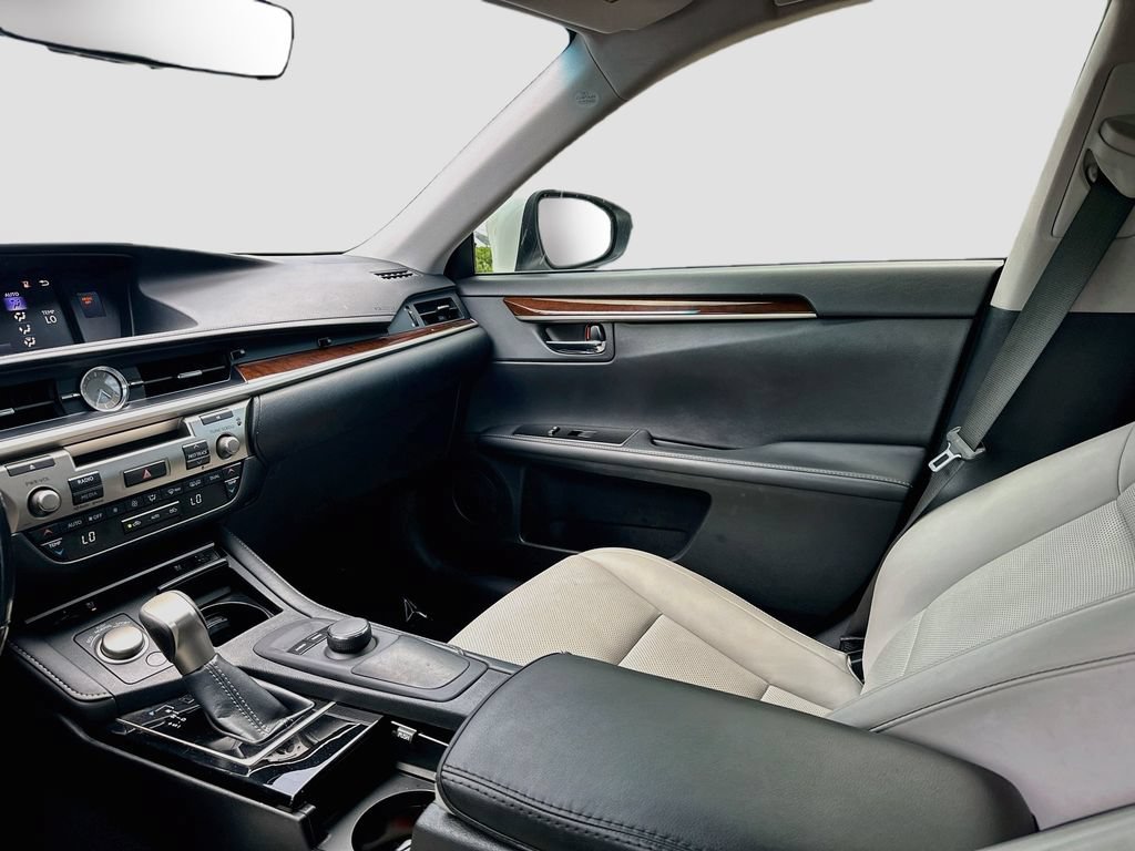 Used 2016 Lexus ES 350 w/ Premium Package w/Wood Trim FWD image 23